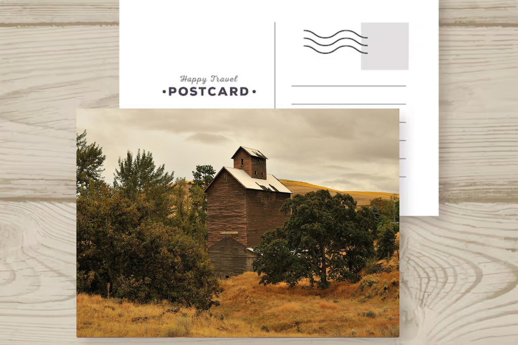 Abandoned Rustic Barn: Central Oregon Landscape Photography