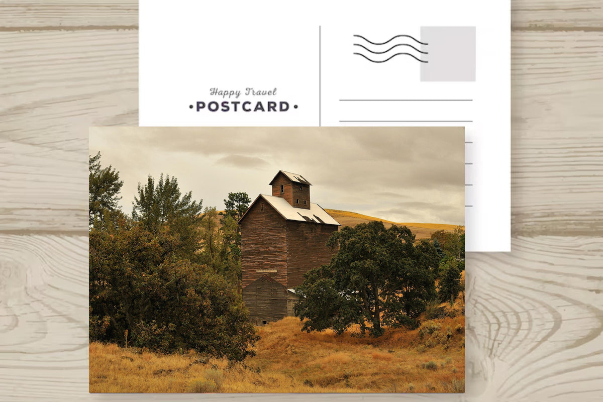 Abandoned Rustic Barn: Central Oregon Landscape Photography