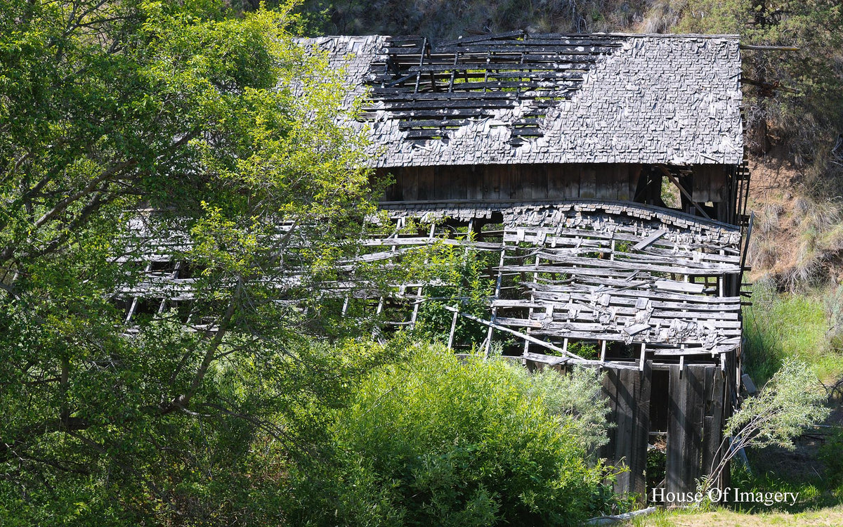 Abandoned Rustic Falling Down Barn: Eastern Oregon Landscape Photography