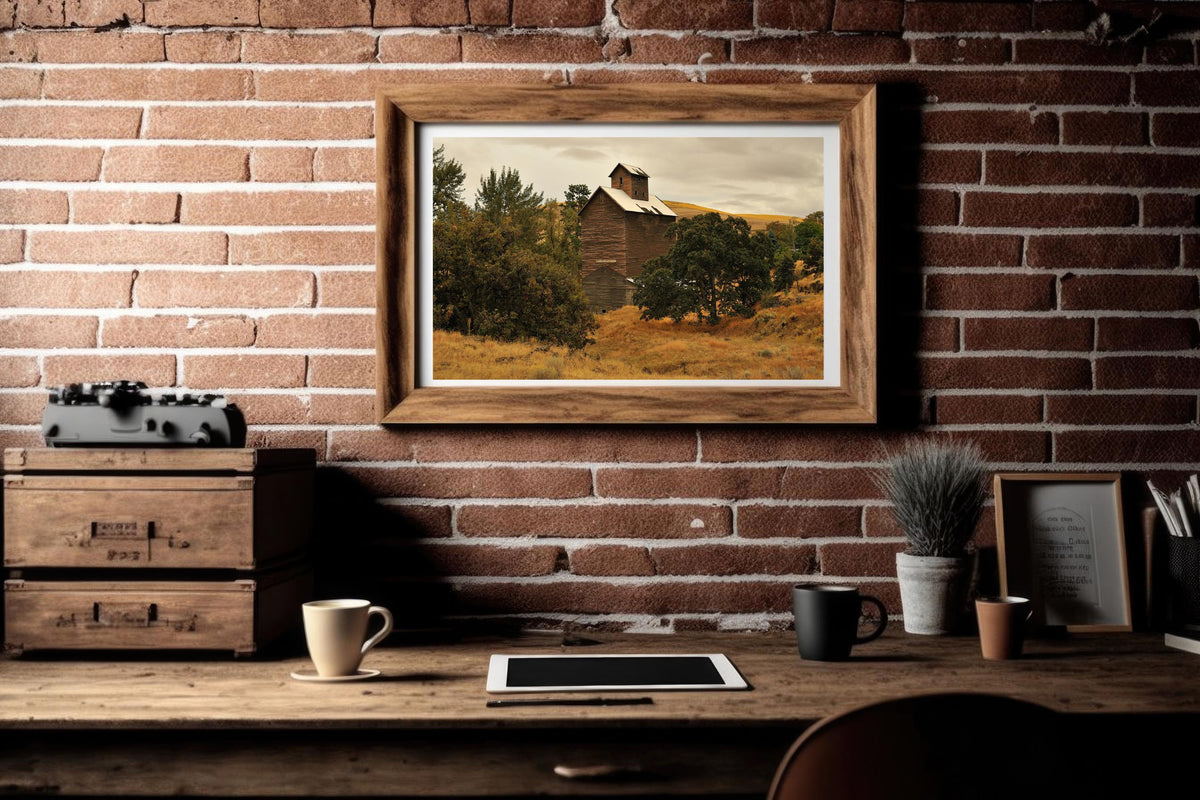 Abandoned Rustic Barn: Central Oregon Landscape Photography