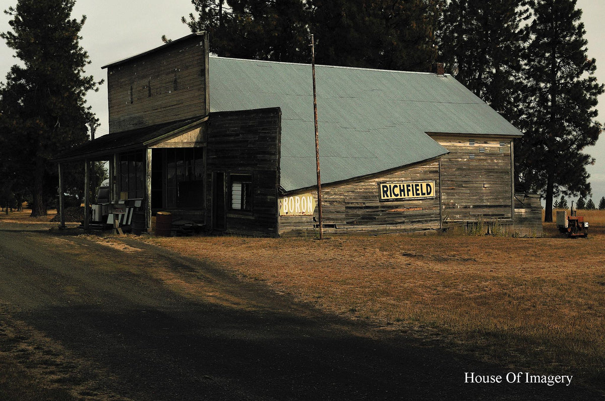 Old Richfield Gas Station: Oregon Ghost Town